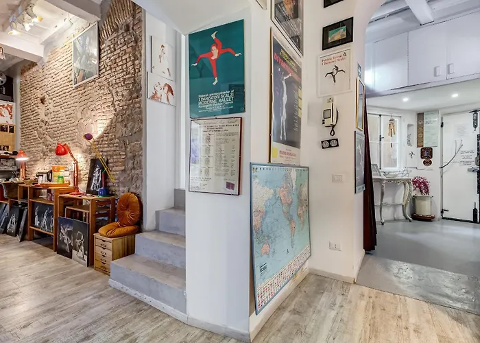 Trevi Art 3* ローマ