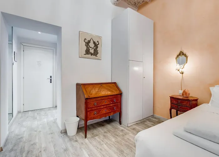 Trevi Art 3* ローマ